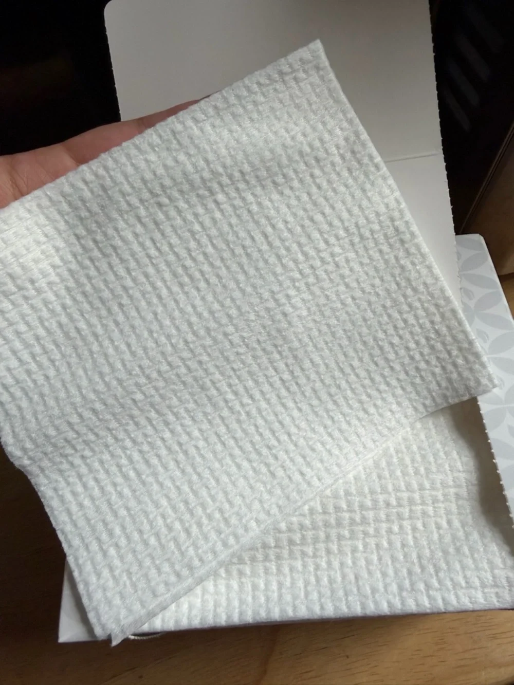 Serenorch Cleansing Towel 50pcs - White with Purple Accents